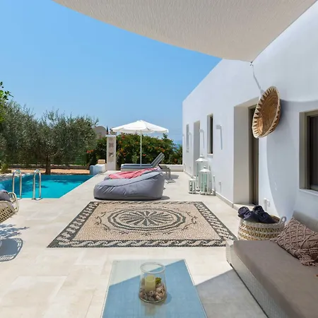 Mami's House With Private Pool Pefki